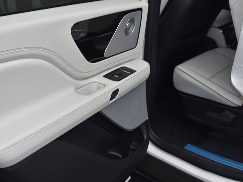 New 2026 Lincoln Aviator Black Label w/ Dynamic Handling Package image 12