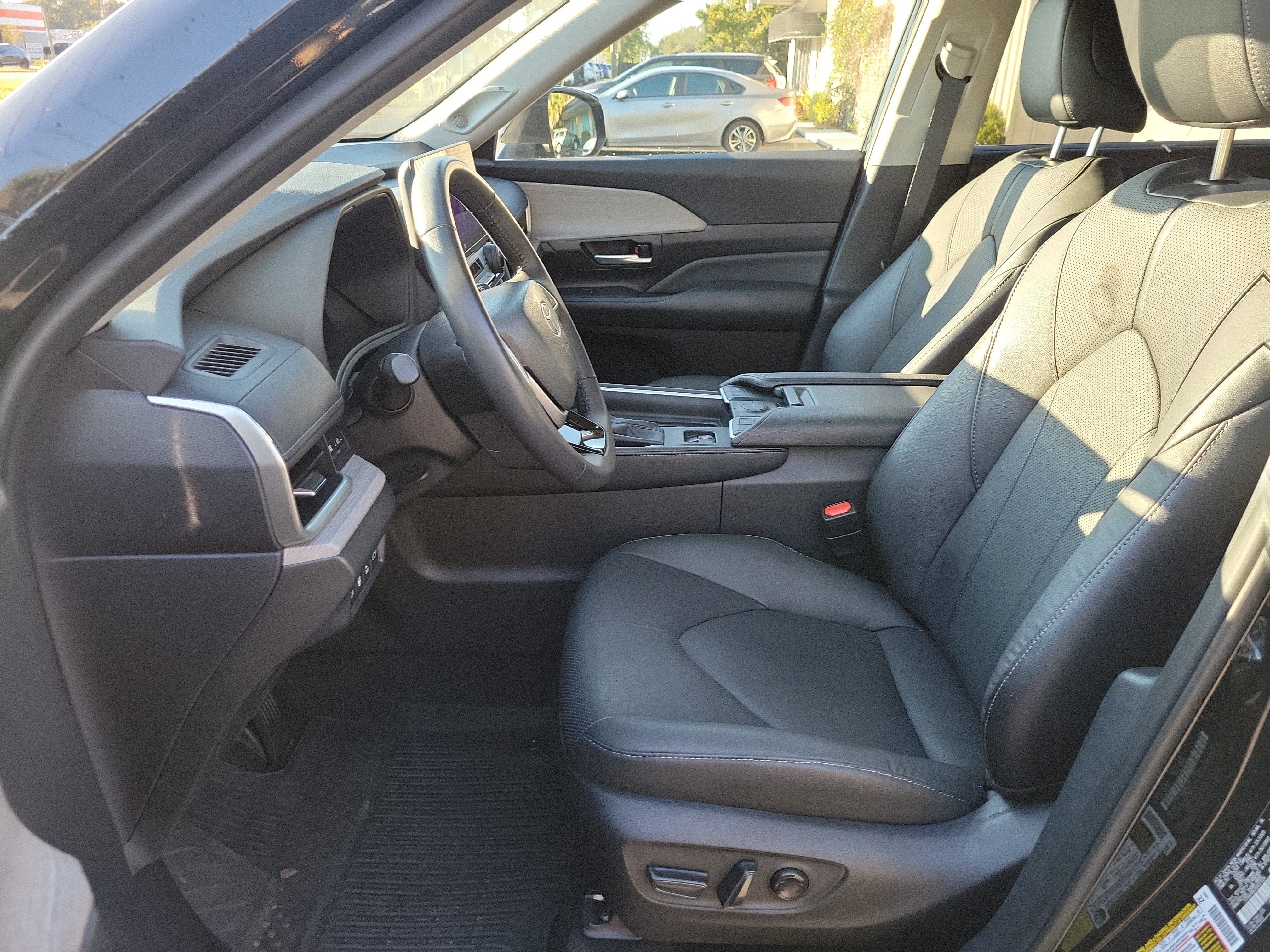 Used 2025 Toyota Grand Highlander AWD Hybrid image 21