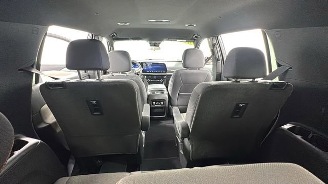 Used 2025 Chevrolet Traverse LT image 19