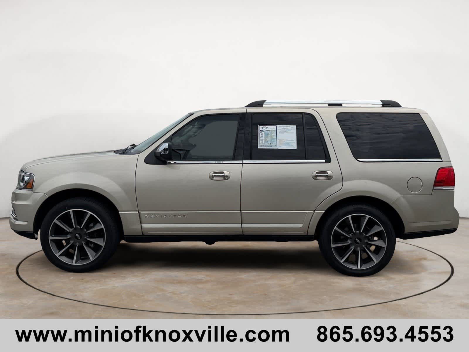 Used 2017 Lincoln Navigator Reserve AWD/4WD image 6