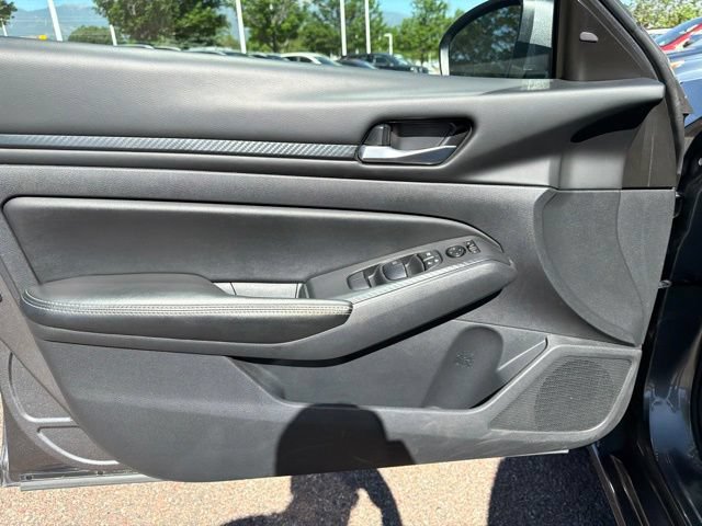 Used 2024 Nissan Altima 2.5 SV w/ SV Premium Package FWD image 7
