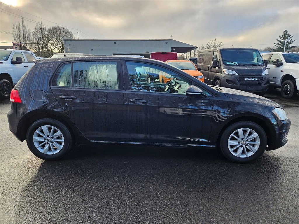 Used 2017 Volkswagen Golf 4-Door image 8