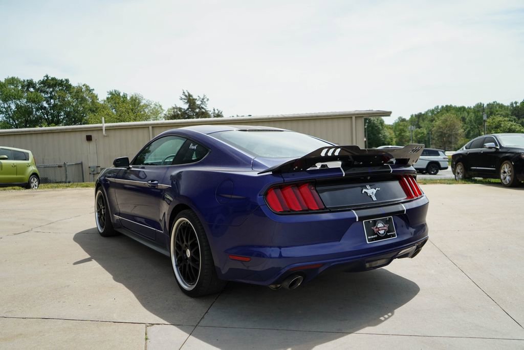 Used 2015 Ford Mustang Coupe RWD image 4