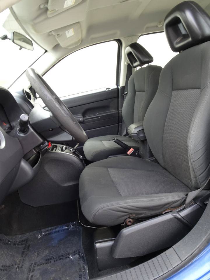 Used 2009 Jeep Compass Sport FWD image 9