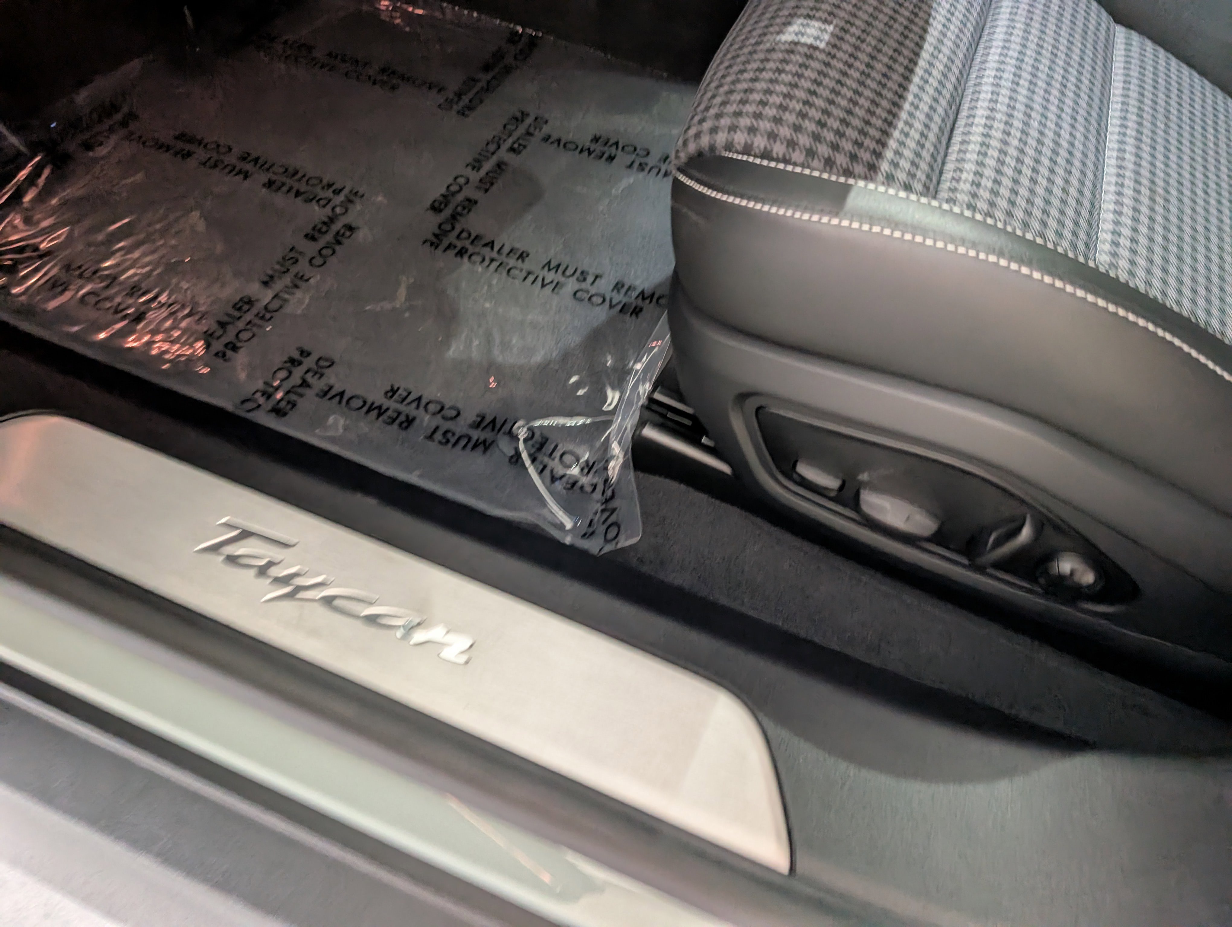 Certified 2025 Porsche Taycan image 28