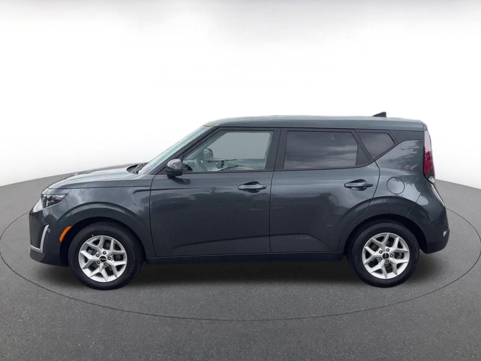 Used 2025 Kia Soul LX w/ LX Technology Package FWD image 9