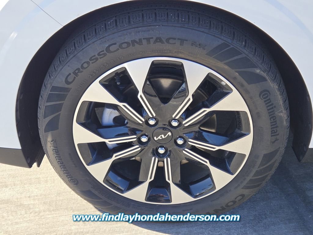 Used 2024 Kia Carnival EX FWD image 9