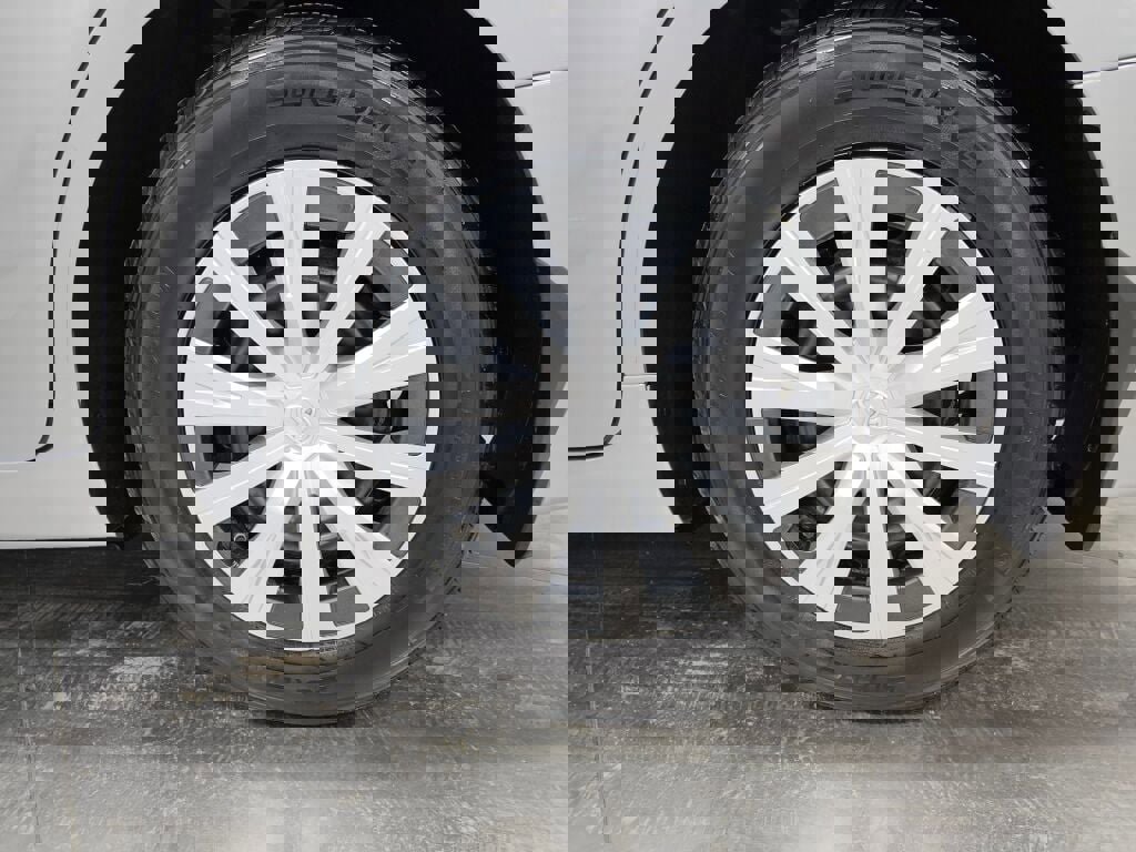 Used 2018 Toyota Camry LE image 10