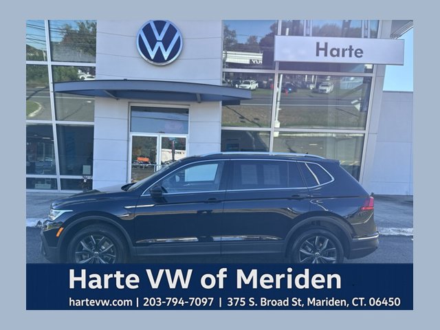 Certified 2022 Volkswagen Tiguan SE w/ Panoramic Sunroof Package AWD/4WD image 1