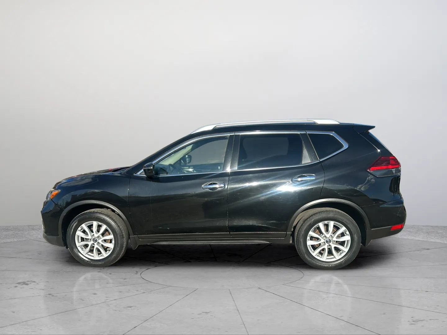 Used 2019 Nissan Rogue SV AWD/4WD image 16