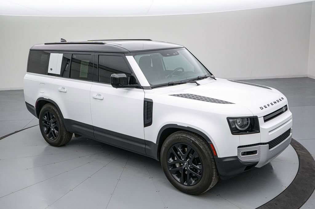 Used 2023 Land Rover Defender 130 SE image 2