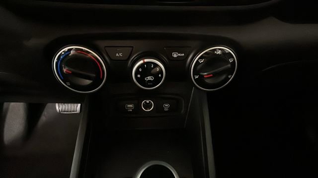 Used 2024 Hyundai Venue SE FWD image 22