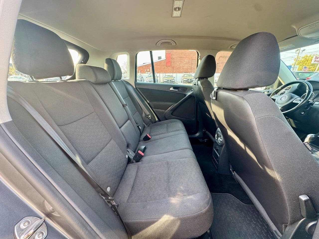 Used 2015 Volkswagen Tiguan S image 15