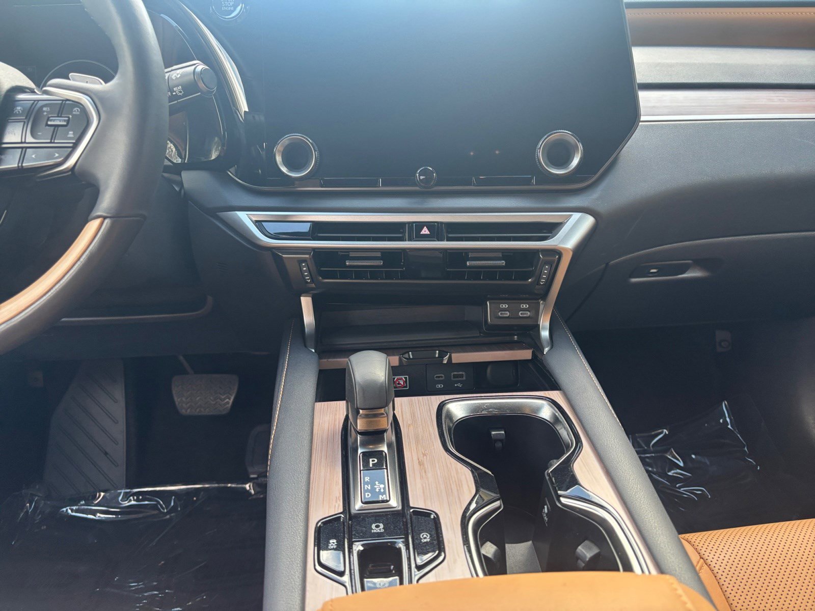 Used 2024 Lexus RX 350 Premium w/ Accessory Package (Z1) image 11