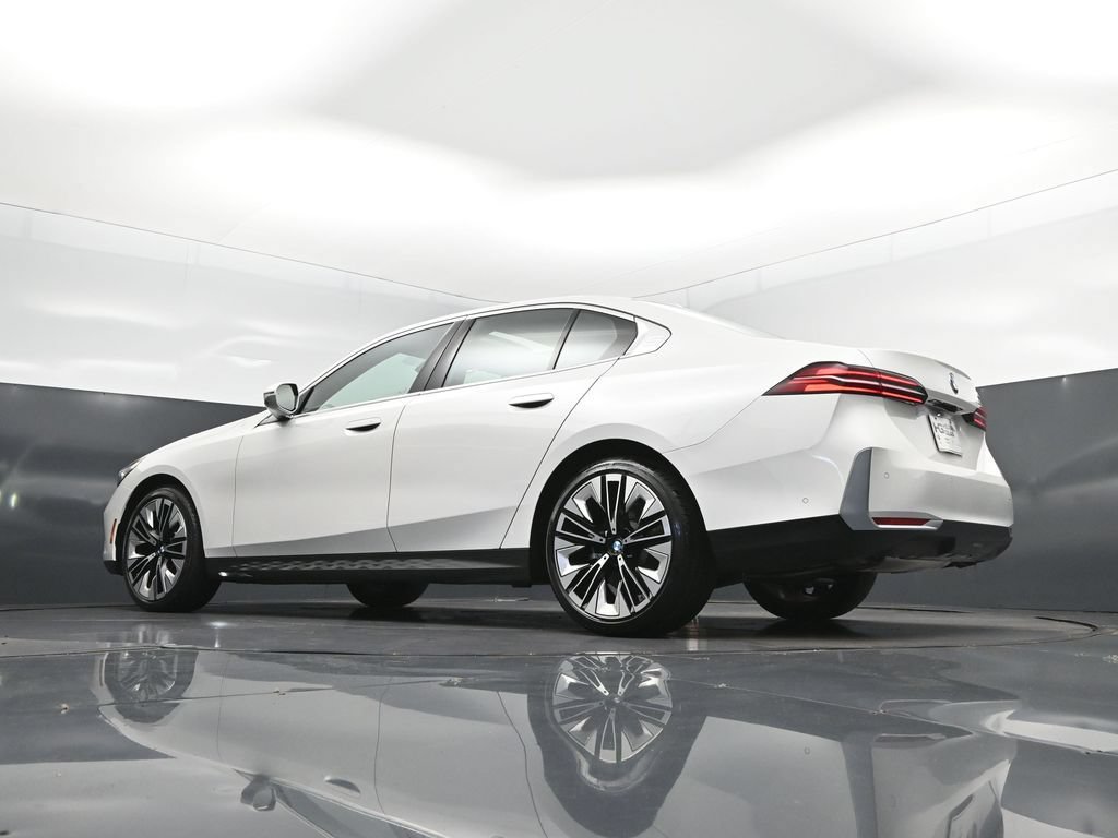 Certified 2026 BMW 530i RWD image 40