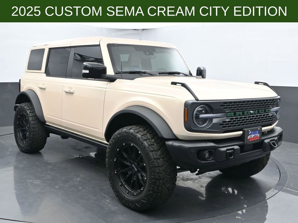 New 2025 Ford Bronco Badlands image 1