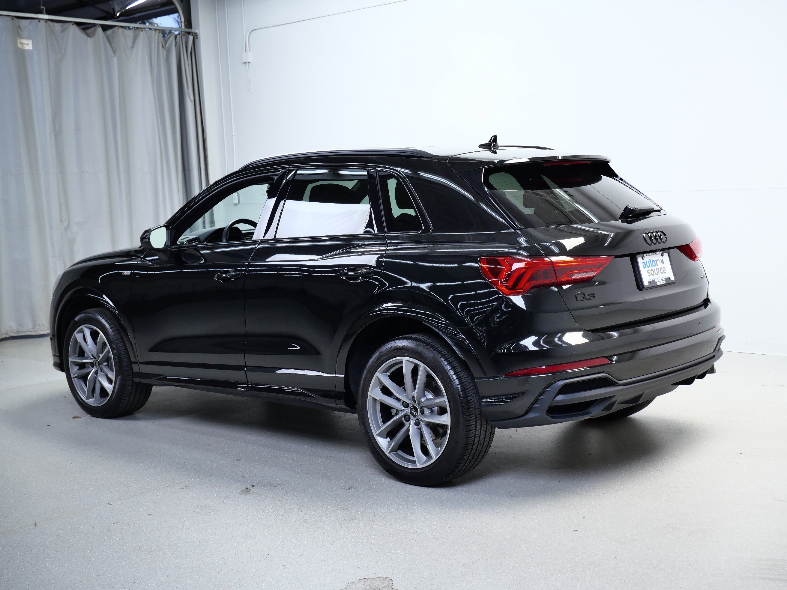 Used 2023 Audi Q3 2.0T Premium Plus w/ Premium Plus Package AWD/4WD image 11