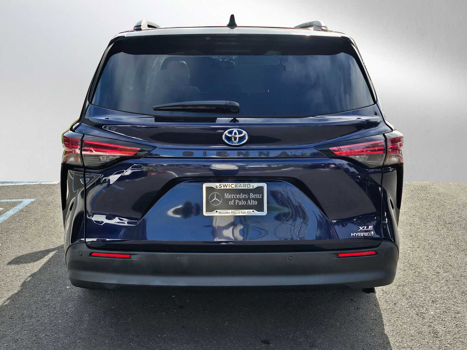 Used 2022 Toyota Sienna XLE image 4