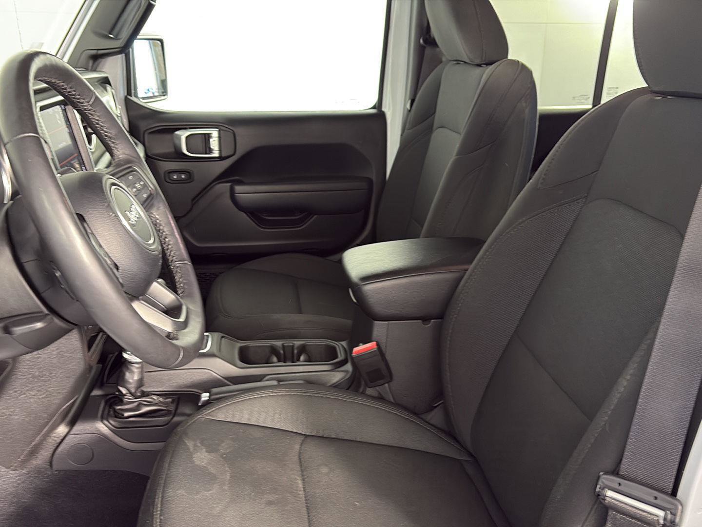 Used 2023 Jeep Wrangler Unlimited w/ Sun & Screen Package image 26