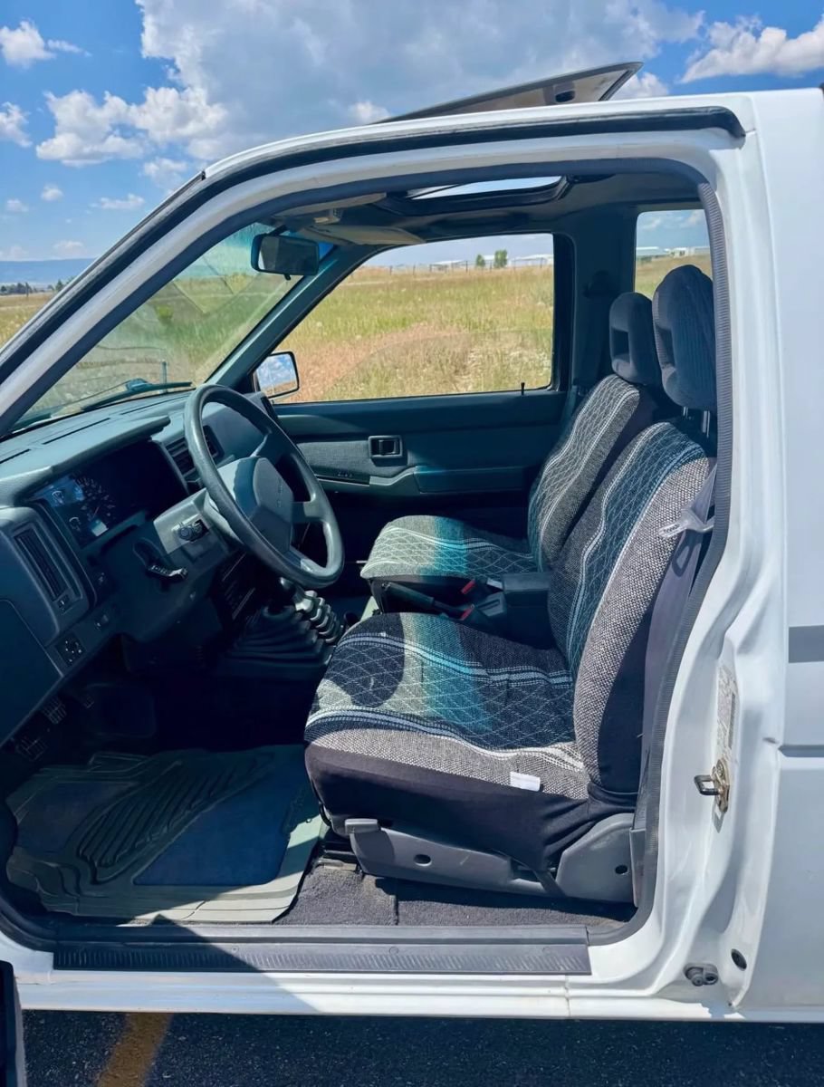 Used 1993 Nissan Pickup SE AWD/4WD image 5