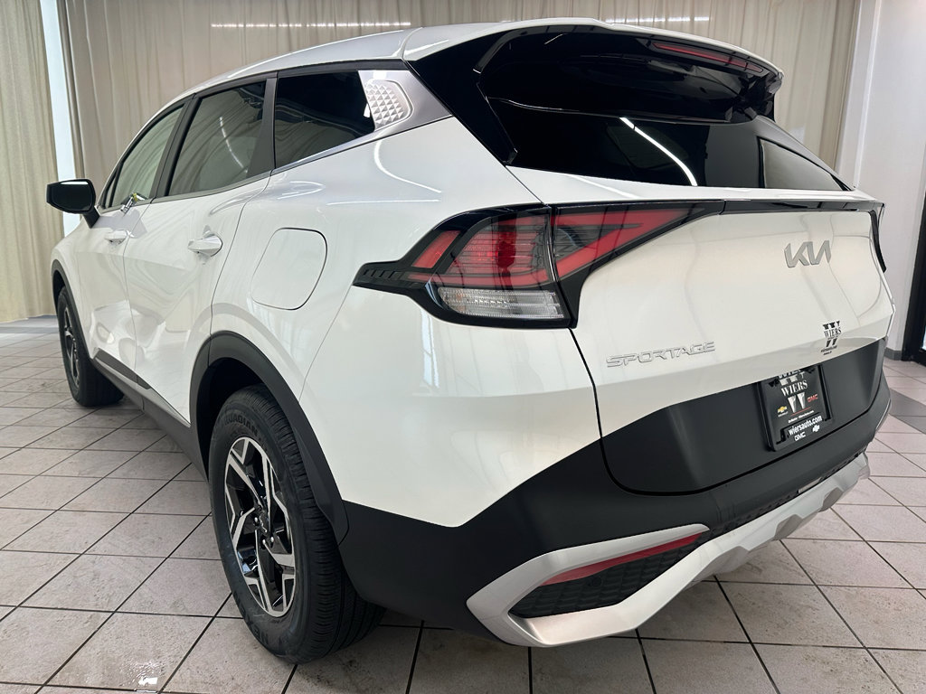 Used 2024 Kia Sportage LX image 9