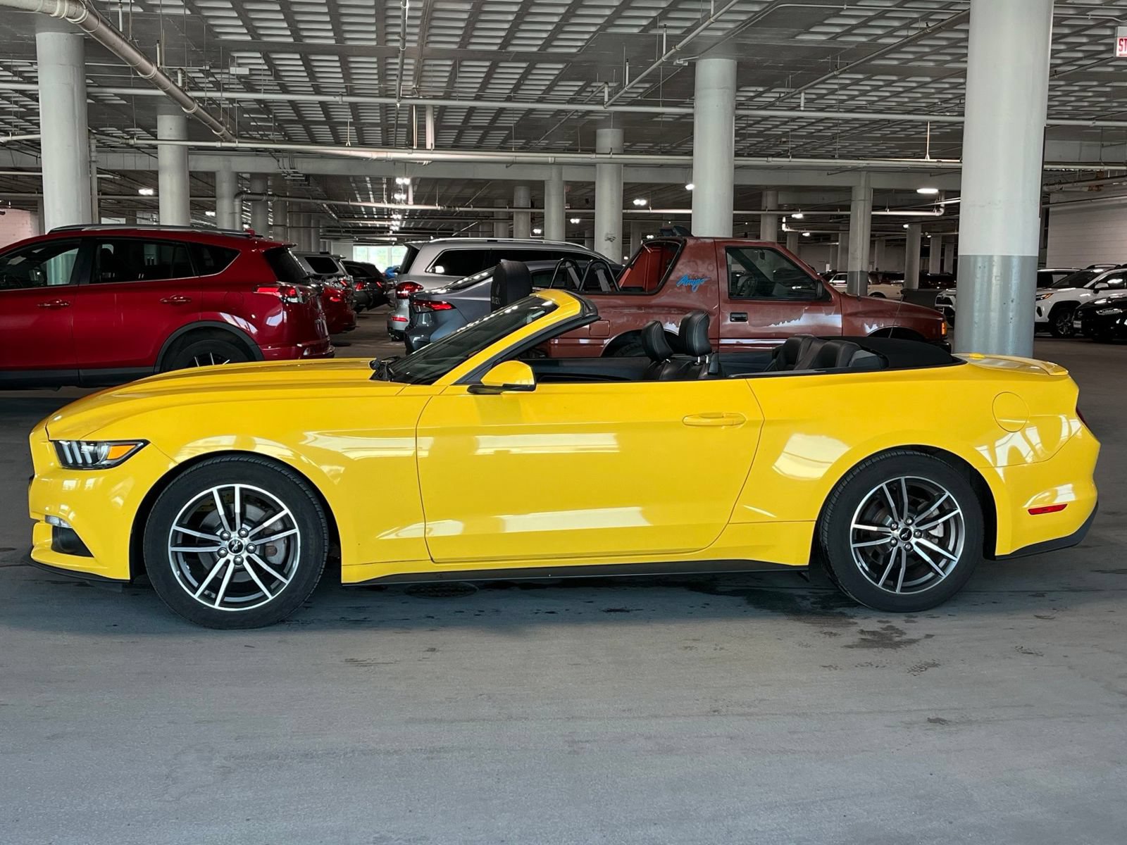 Used 2017 Ford Mustang Premium RWD image 7