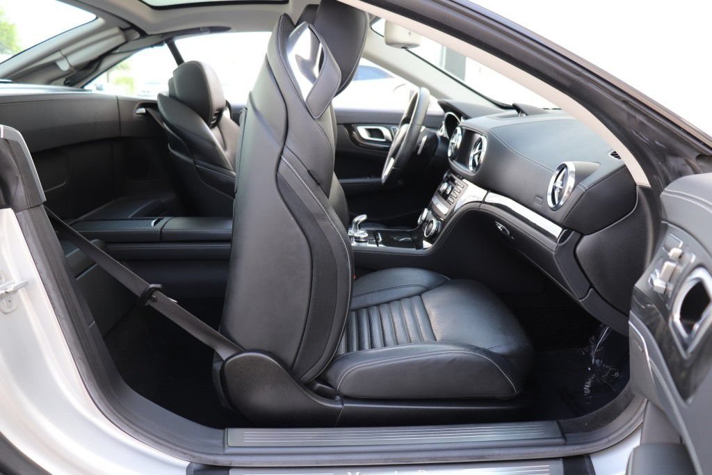 Used 2014 Mercedes-Benz SL 550 w/ Driver Assistance Package image 34