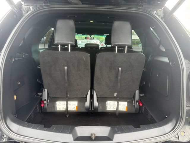 Used 2017 Ford Explorer XLT w/ Equipment Group 202A AWD/4WD image 8