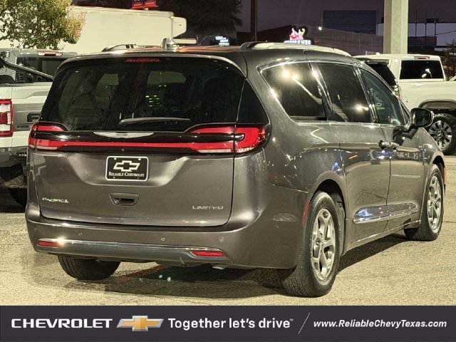 Used 2022 Chrysler Pacifica Limited FWD image 4