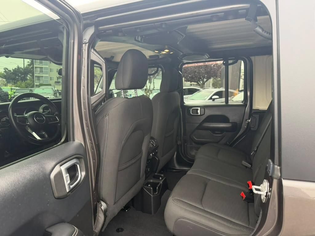 Used 2019 Jeep Wrangler Unlimited Sahara AWD/4WD image 12