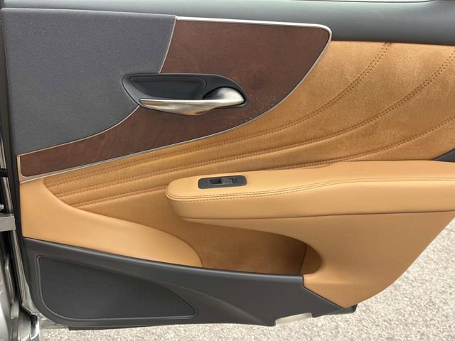 Certified 2023 Lexus LS 500 w/ Accessory Package (Z2) RWD image 23