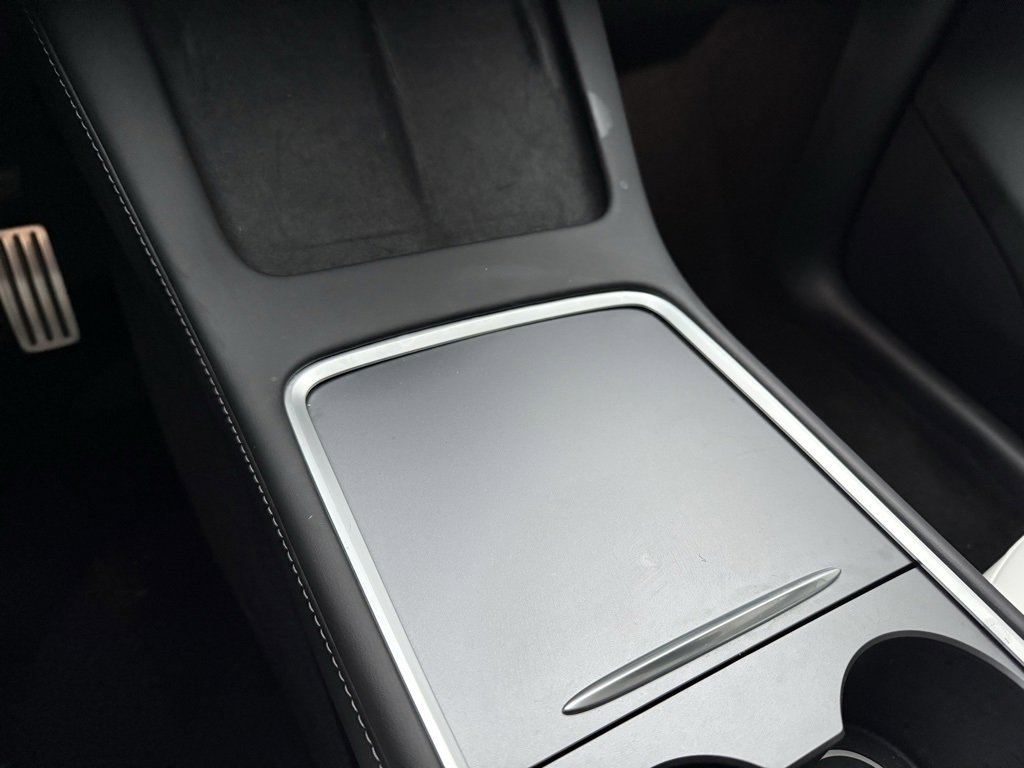 Used 2025 Tesla Model Y Performance image 17