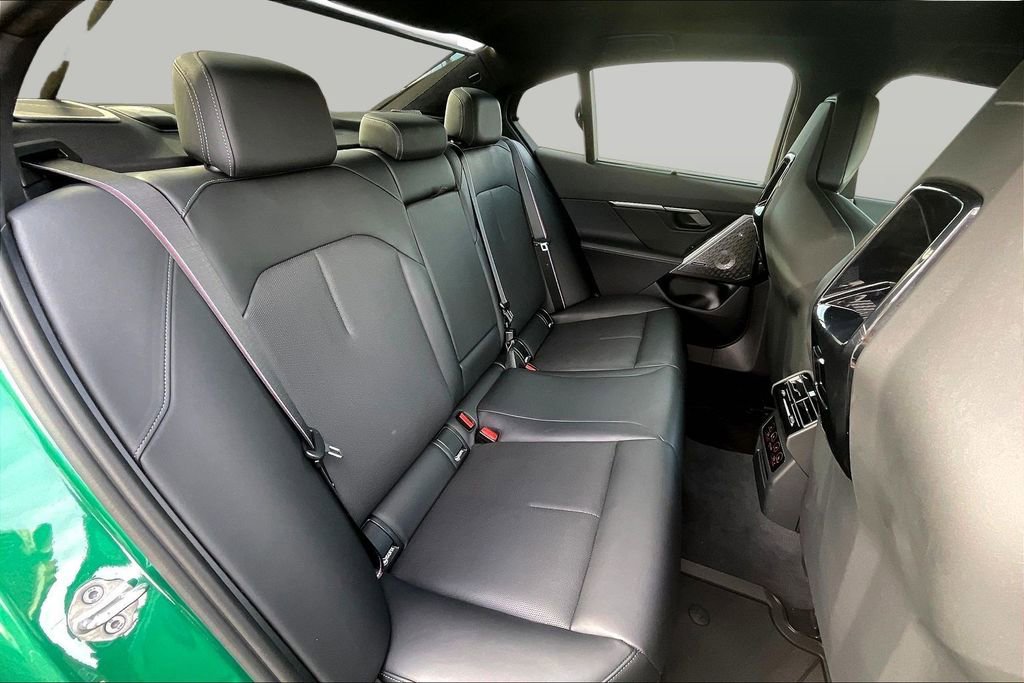 Used 2025 BMW M5 image 25