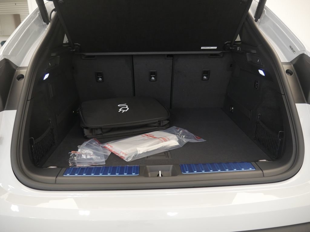 New 2026 Porsche Macan 4 Electric AWD/4WD image 24