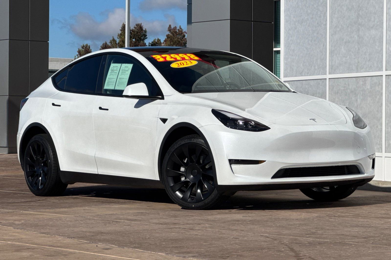 Used 2023 Tesla Model Y Long Range image 2