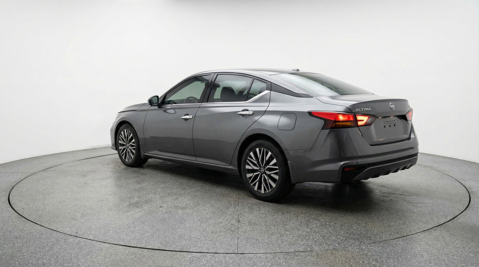 Used 2025 Nissan Altima 2.5 SV image 6