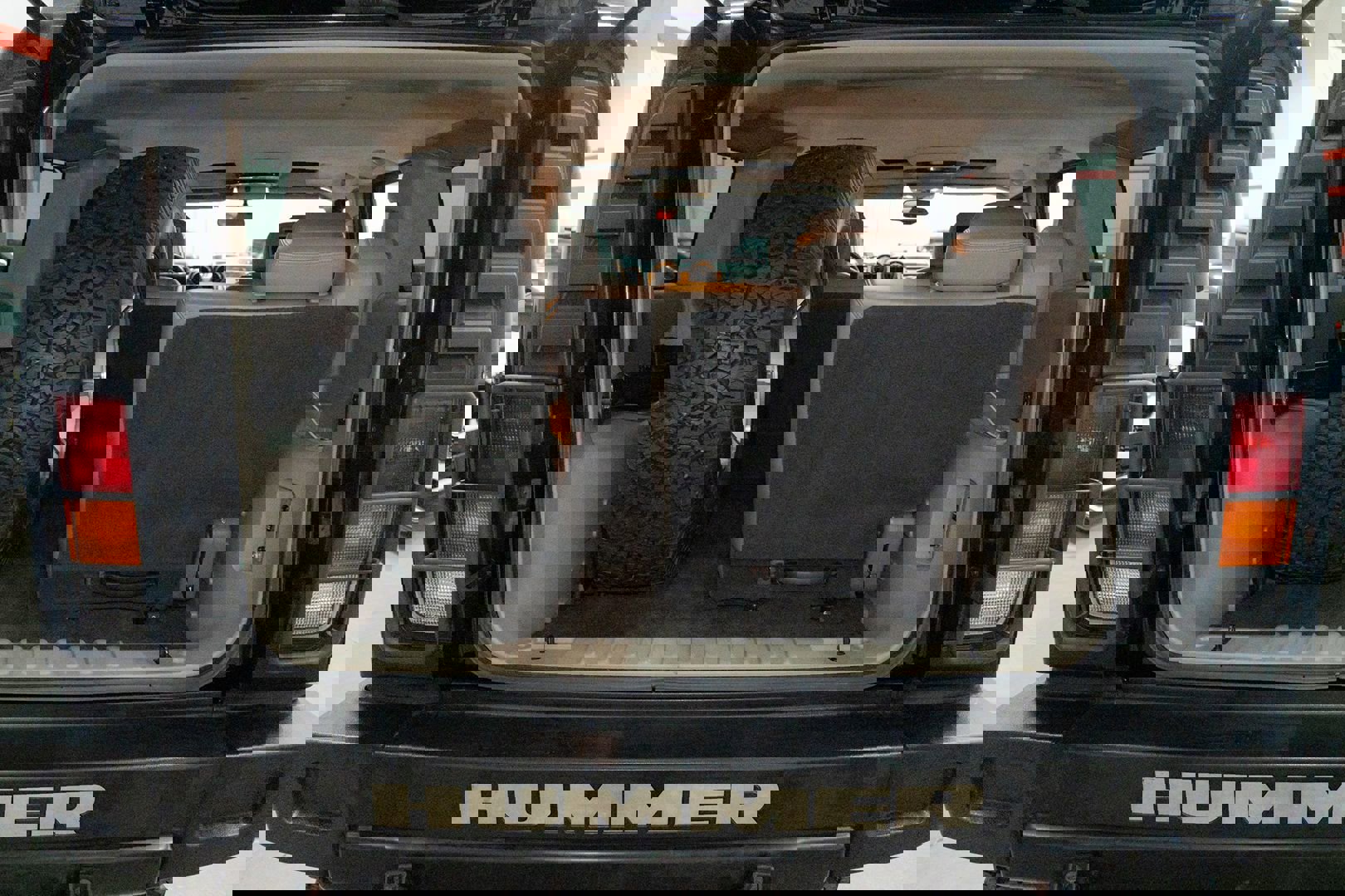 Used 2003 HUMMER H2 w/ Preferred Equipment Group image 33