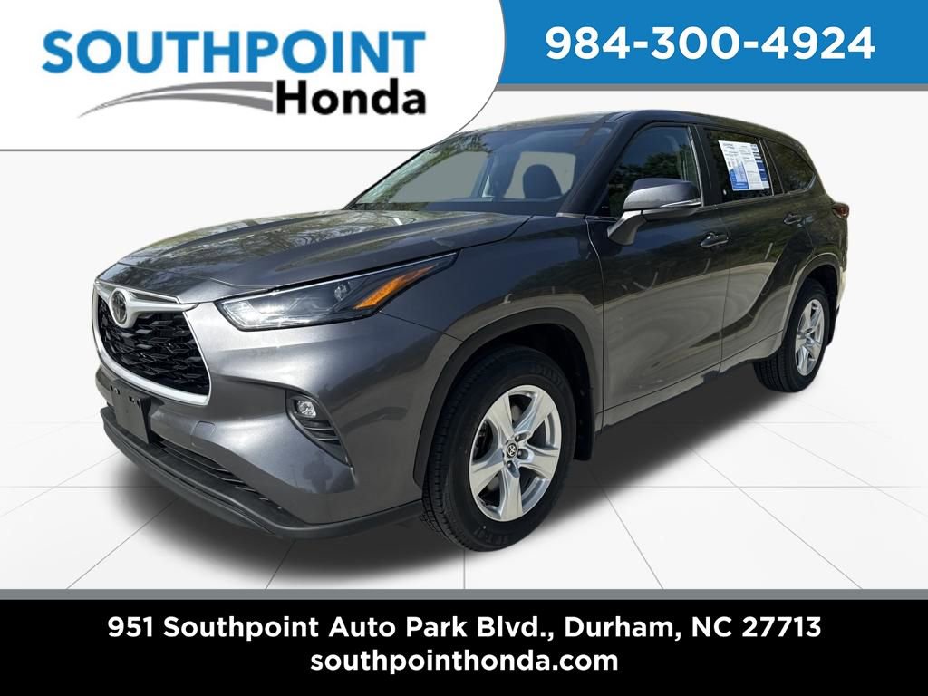 Used 2023 Toyota Highlander LE image 3