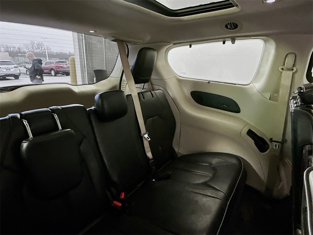 Used 2018 Chrysler Pacifica Limited image 29