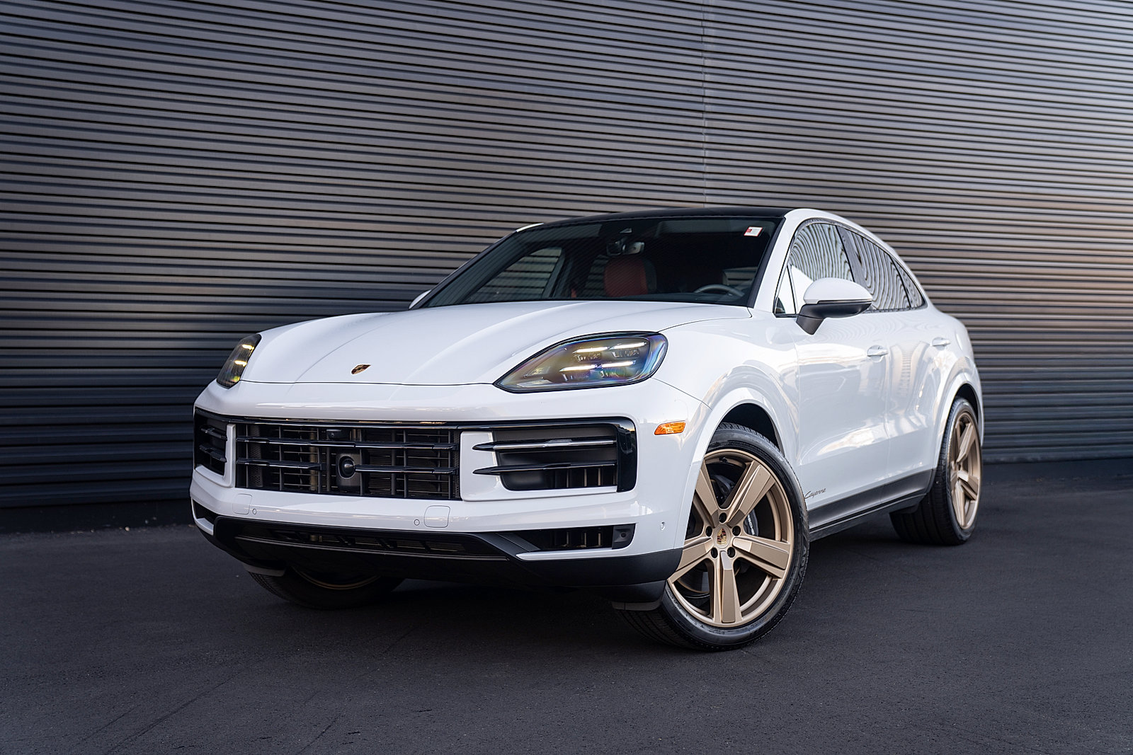Certified 2025 Porsche Cayenne Coupe AWD/4WD image 1
