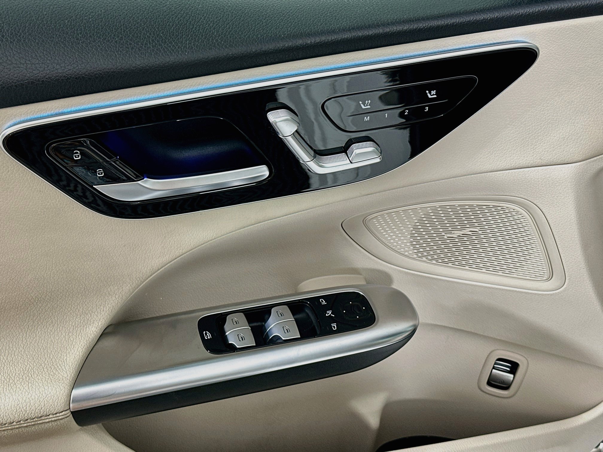 Used 2025 Mercedes-Benz C 300 Sedan image 15