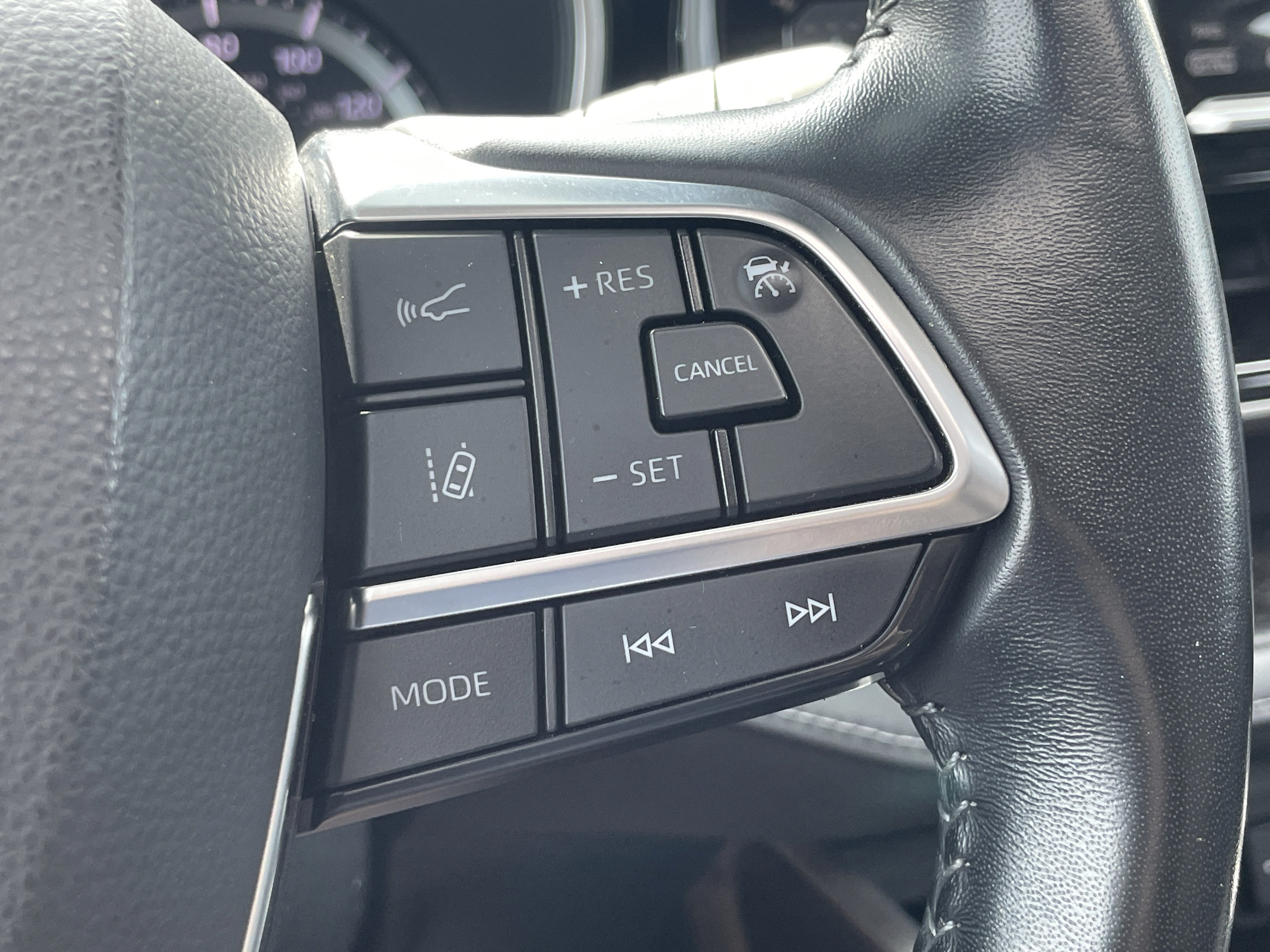 Used 2021 Toyota Highlander XLE AWD/4WD image 17
