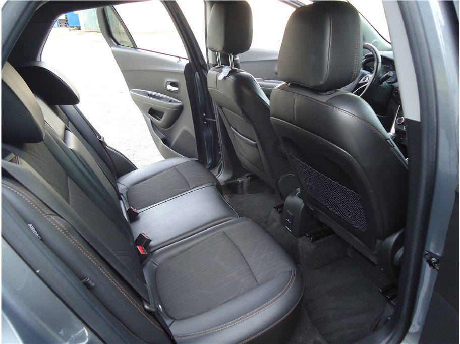Used 2019 Chevrolet Trax LT w/ LT Convenience Package AWD/4WD image 13
