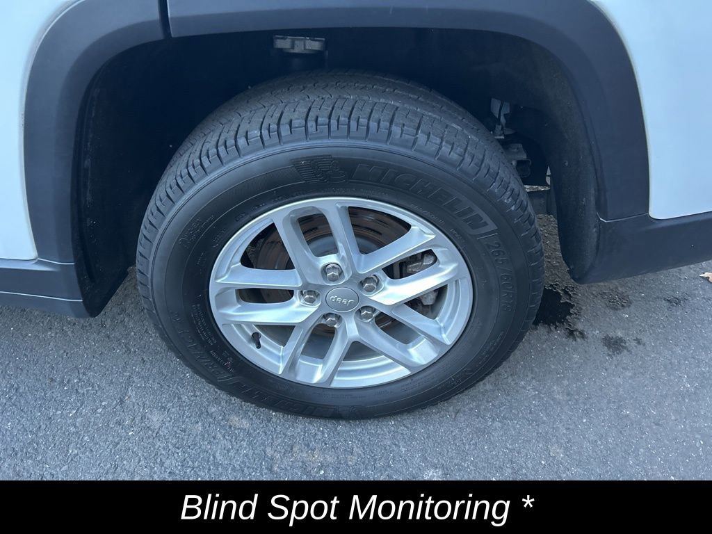 Used 2022 Jeep Grand Cherokee L Laredo w/ Luxury Tech Group I image 13