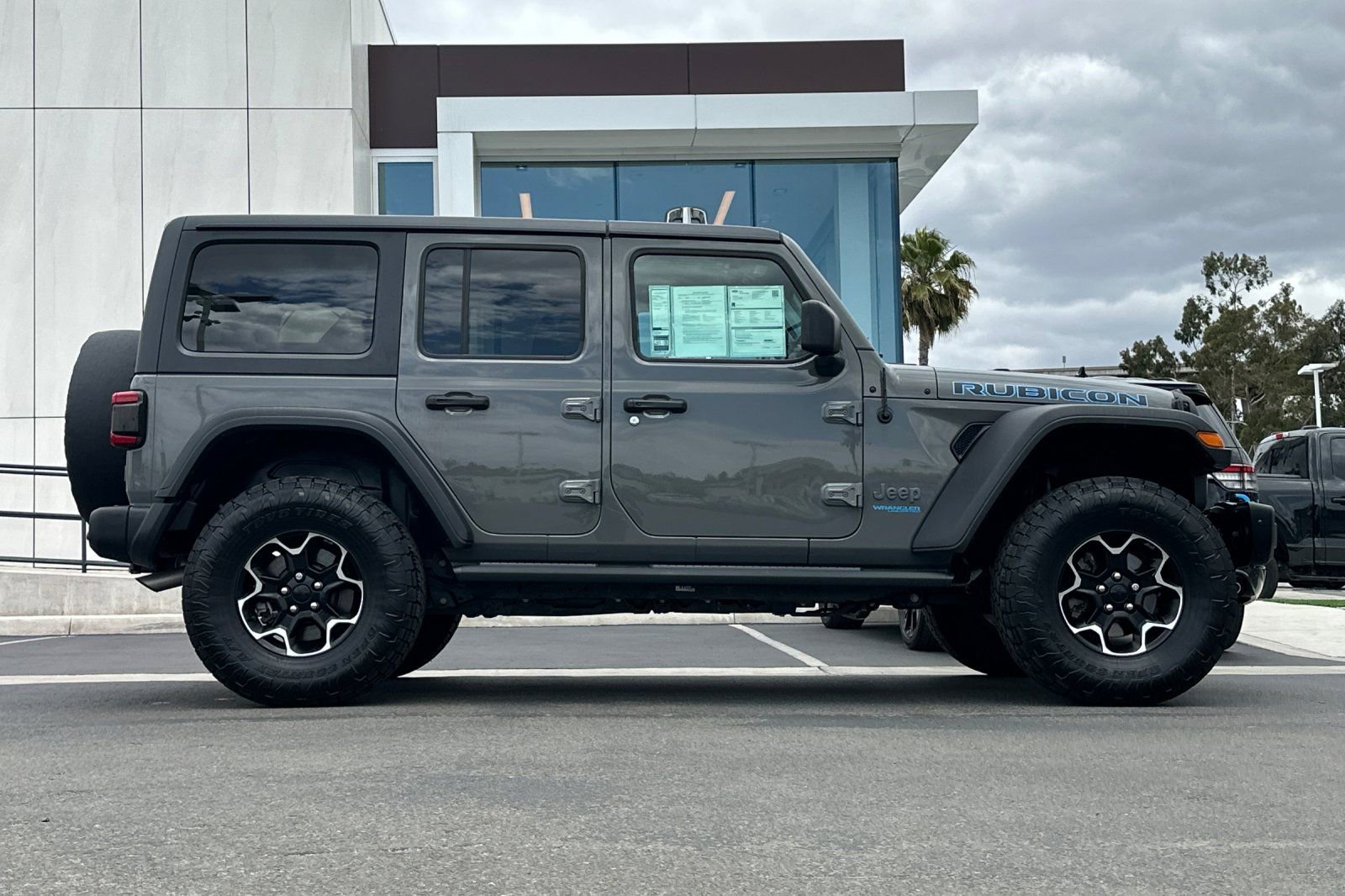Used 2021 Jeep Wrangler Unlimited Rubicon 4xe w/ Steel Bumper Group AWD/4WD image 2