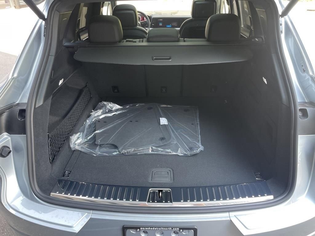 Certified 2025 Porsche Cayenne AWD/4WD image 20