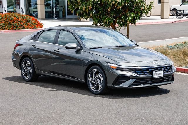 New 2026 Hyundai Elantra Limited FWD image 6