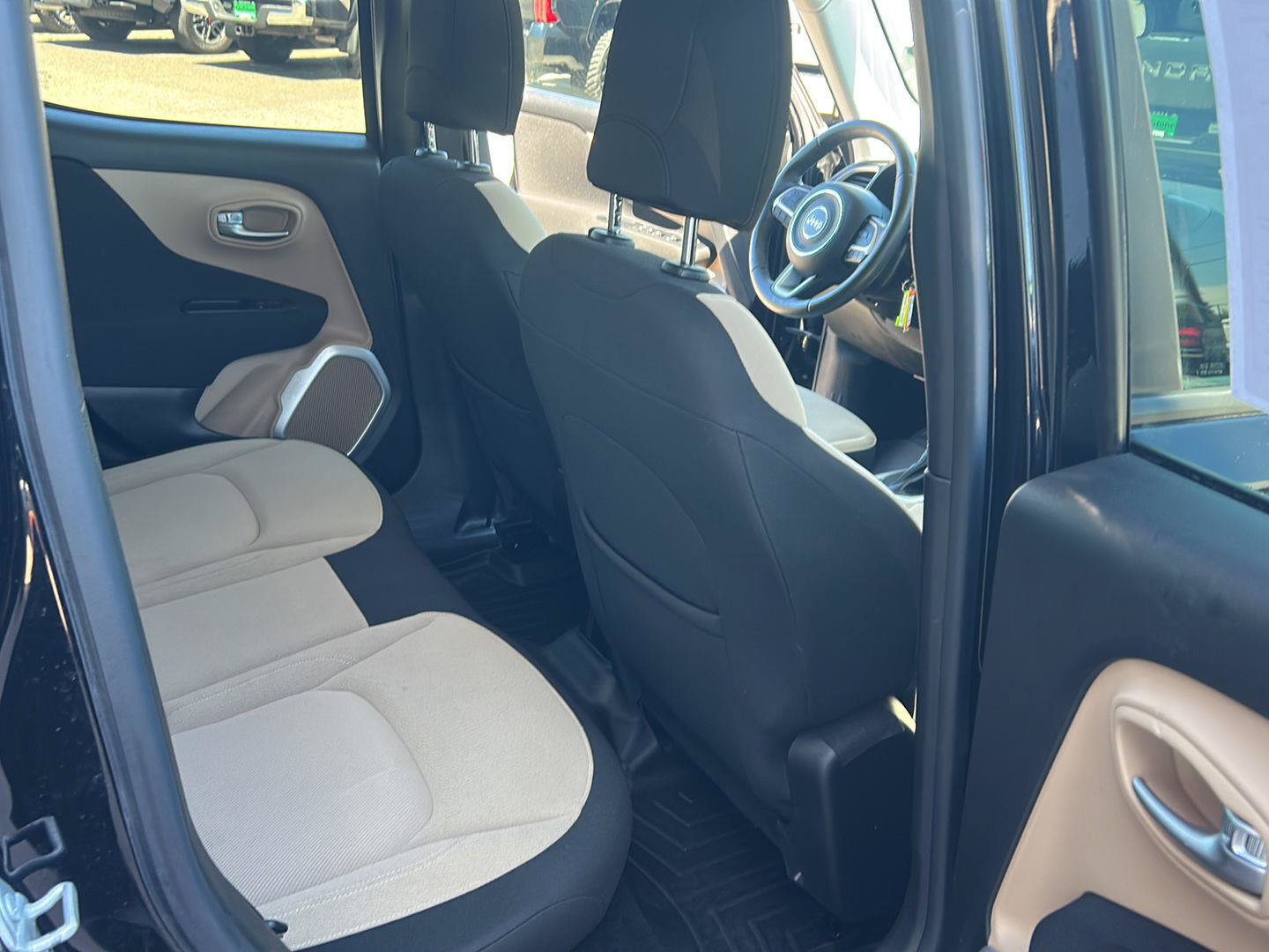 Used 2015 Jeep Renegade Latitude AWD/4WD image 10