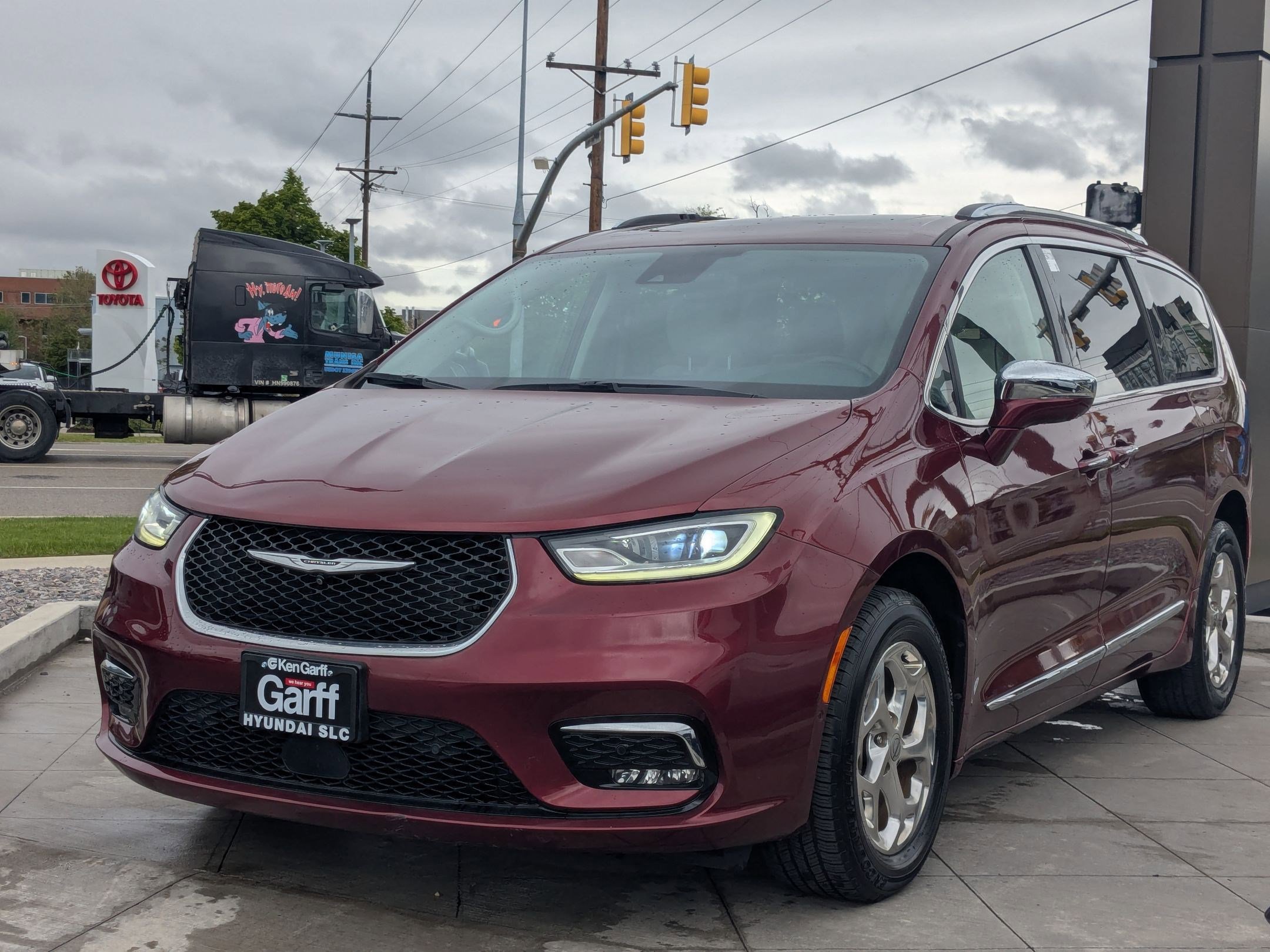 Used 2021 Chrysler Pacifica Limited w/ Premium & Safety Sphere Group AWD/4WD image 10