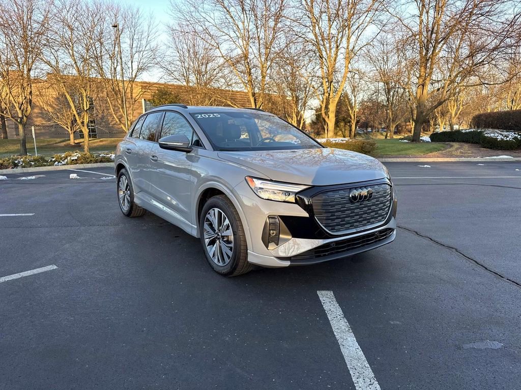 Used 2025 Audi Q4 e-tron Premium w/ Convenience Package image 1